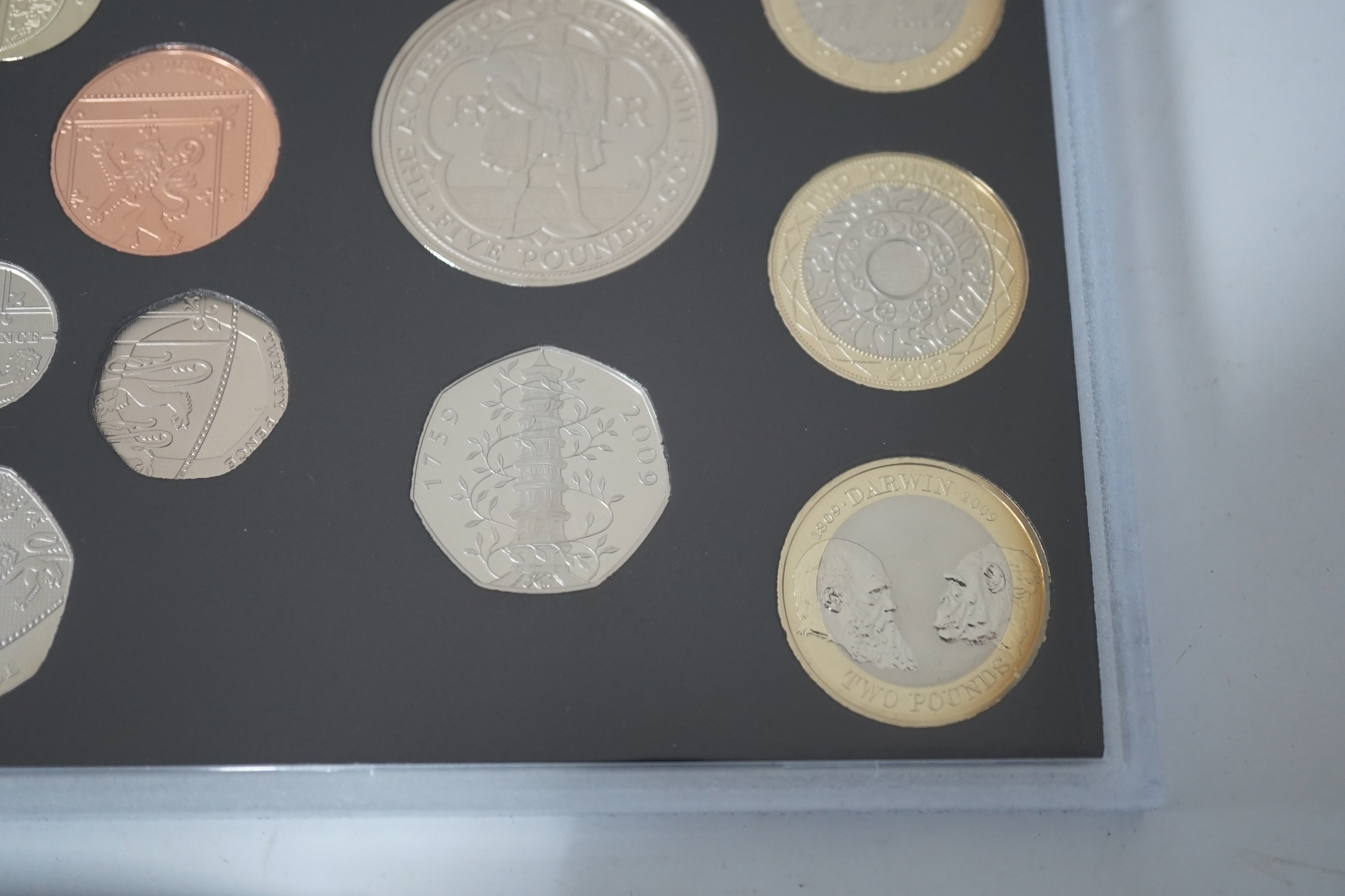 Elizabeth II proof coins, 2009 proof coin set, including the scarce Kew Gardens 50p